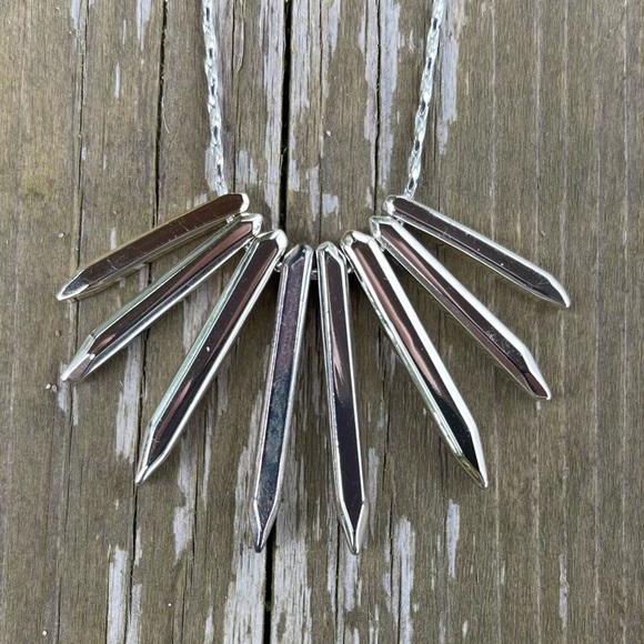 STELLA & DOT Rebel Cluster Necklace Silver in Original Box Single Chain - Picture 9 of 15